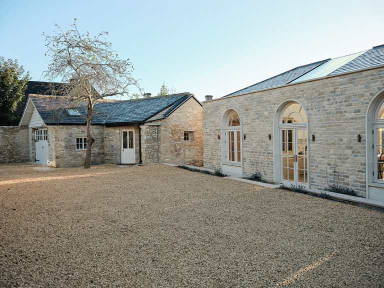 CHARLBURY OXFORDSHIRE, OX7 - SHOOTFACTORY - OTHER UK HOUSES