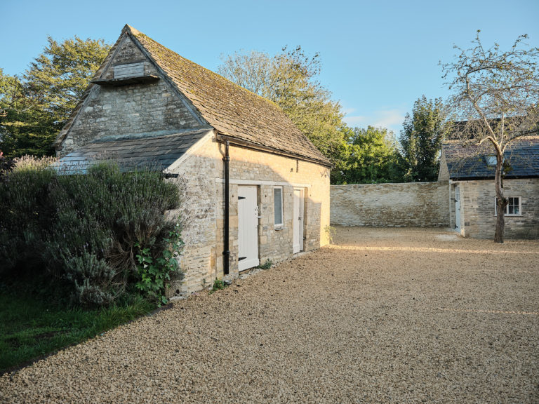 CHARLBURY OXFORDSHIRE, OX7 - SHOOTFACTORY - OTHER UK HOUSES