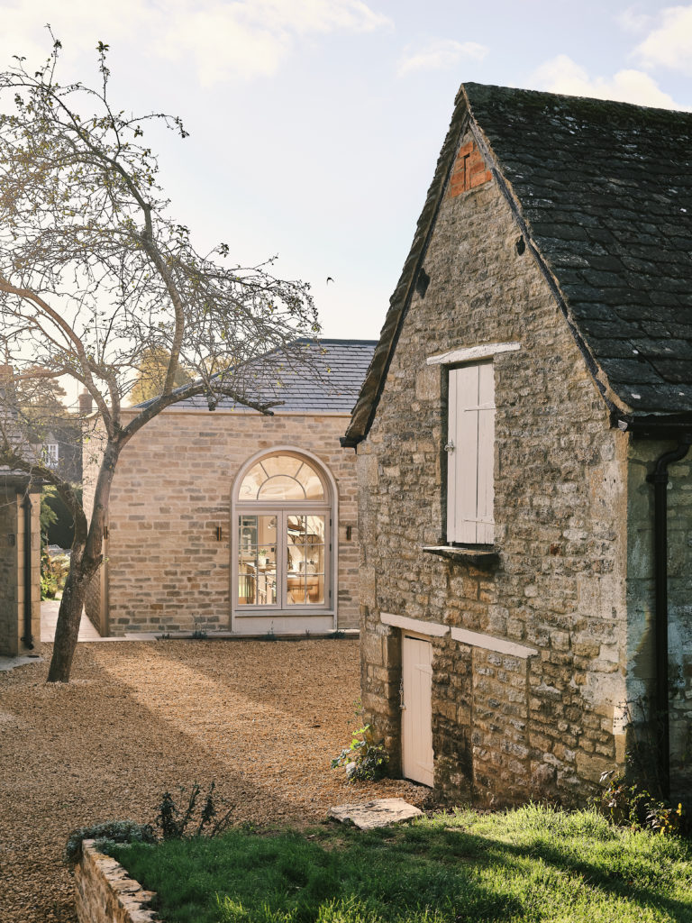 CHARLBURY OXFORDSHIRE, OX7 - SHOOTFACTORY - OTHER UK HOUSES
