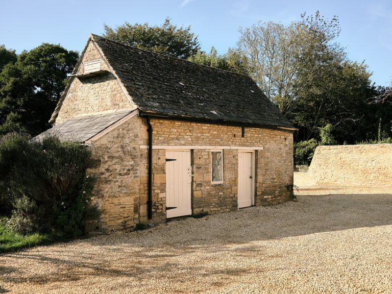 CHARLBURY OXFORDSHIRE, OX7 - SHOOTFACTORY - OTHER UK HOUSES
