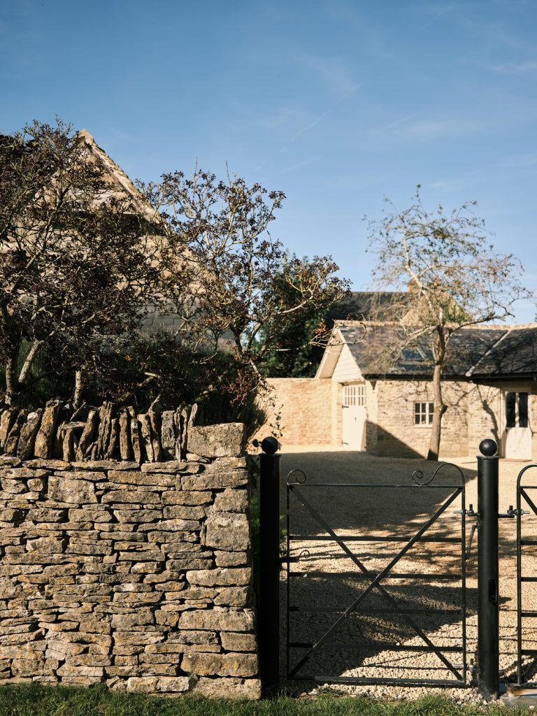 CHARLBURY OXFORDSHIRE, OX7 - SHOOTFACTORY - OTHER UK HOUSES
