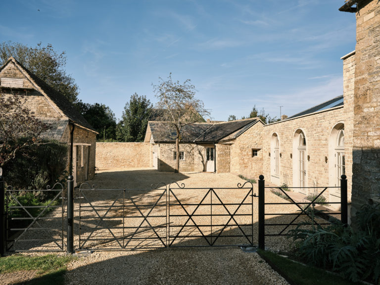 CHARLBURY OXFORDSHIRE, OX7 - SHOOTFACTORY - OTHER UK HOUSES