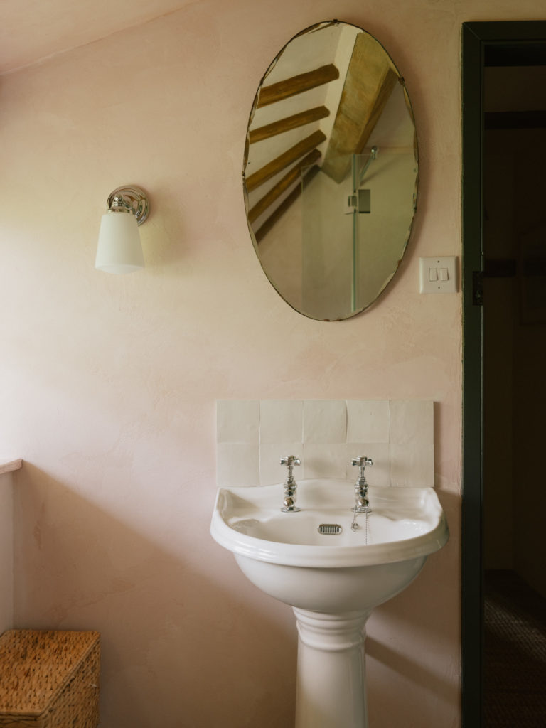 ELEYS COTTAGE, BUCKLAND - SN9 - SHOOTFACTORY - OTHER UK HOUSES