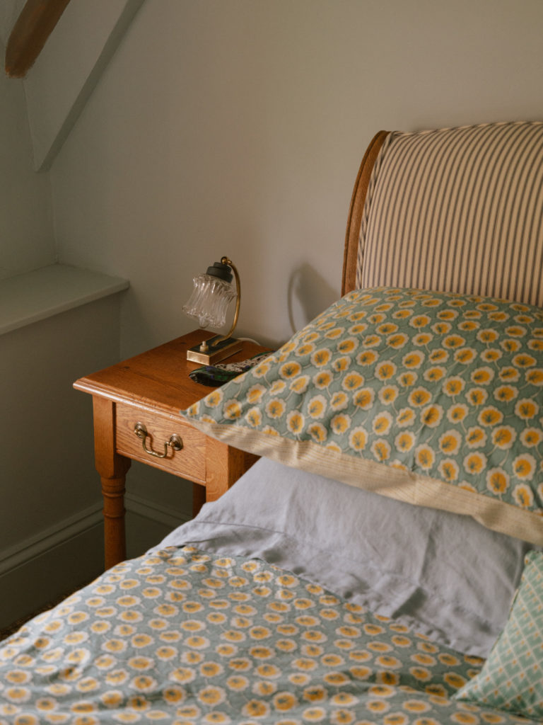 ELEYS COTTAGE, BUCKLAND - SN9 - SHOOTFACTORY - OTHER UK HOUSES