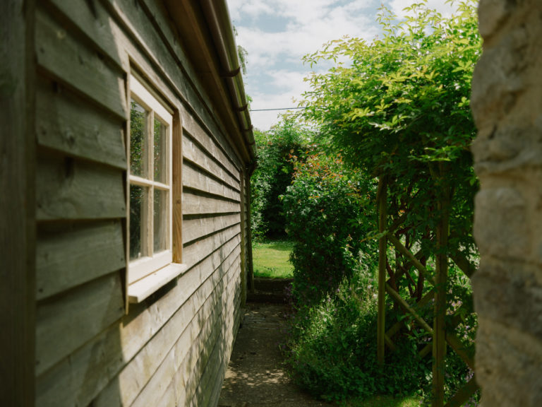 ELEYS COTTAGE, BUCKLAND - SN9 - SHOOTFACTORY - OTHER UK HOUSES