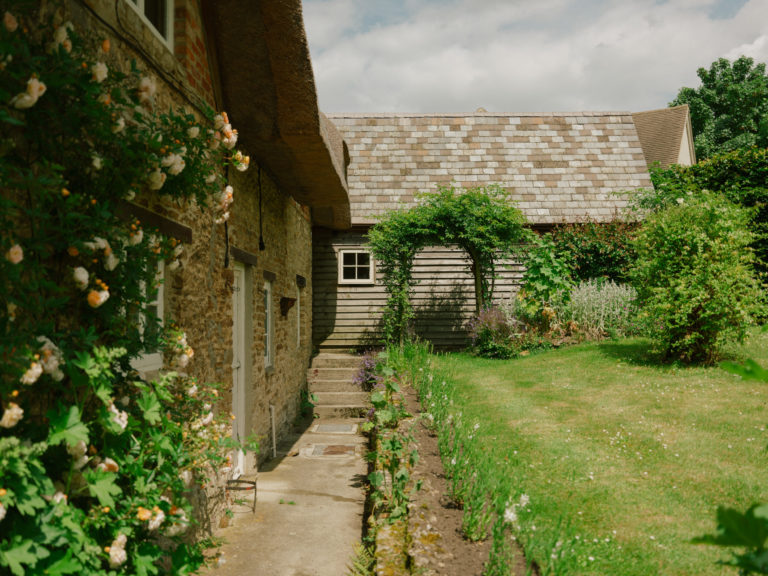ELEYS COTTAGE, BUCKLAND - SN9 - SHOOTFACTORY - OTHER UK HOUSES