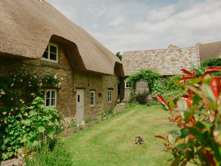 ELEYS COTTAGE, BUCKLAND - SN9 - SHOOTFACTORY - OTHER UK HOUSES