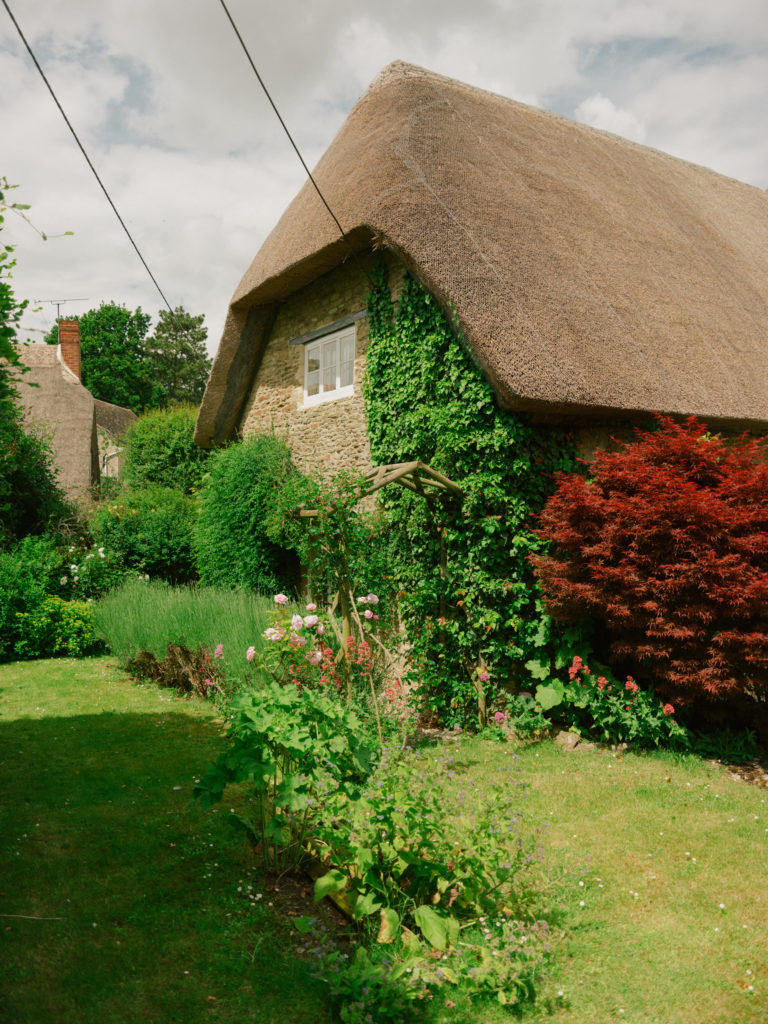 ELEYS COTTAGE, BUCKLAND - SN9 - SHOOTFACTORY - OTHER UK HOUSES