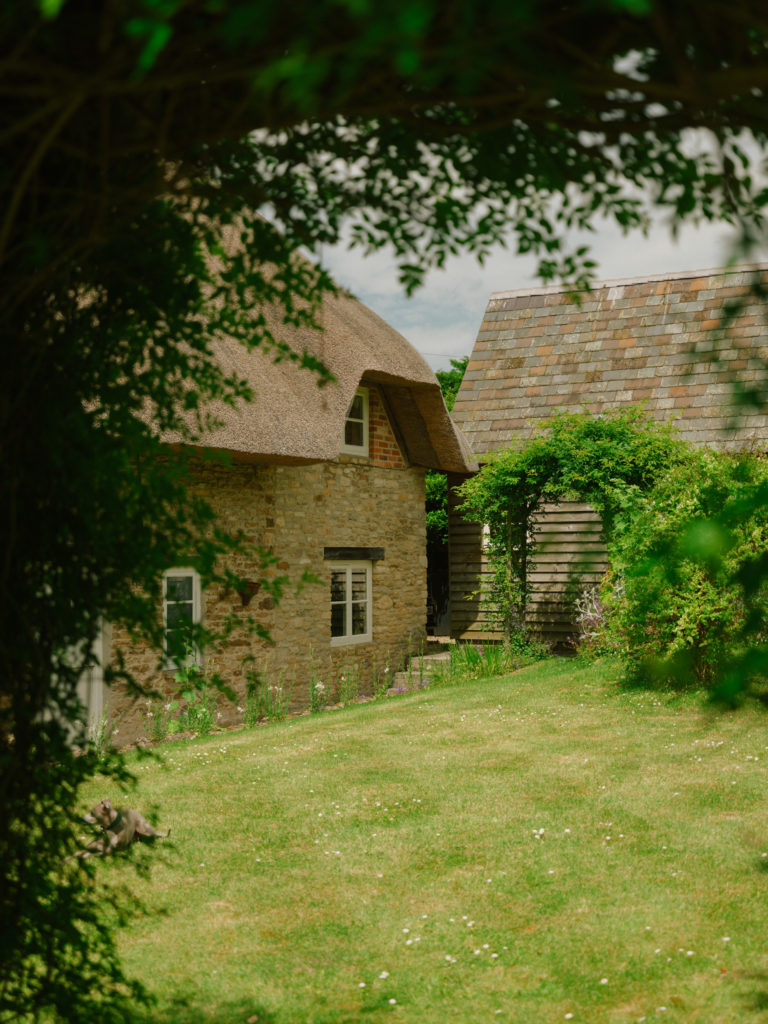 ELEYS COTTAGE, BUCKLAND - SN9 - SHOOTFACTORY - OTHER UK HOUSES