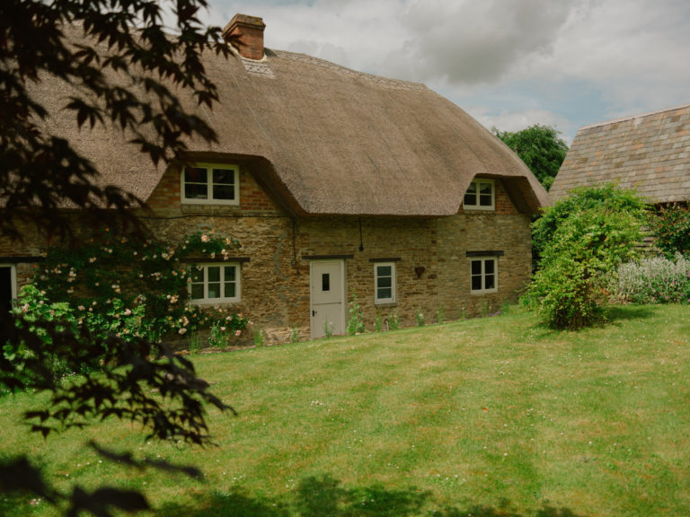 ELEYS COTTAGE, BUCKLAND - SN9 - SHOOTFACTORY - OTHER UK HOUSES