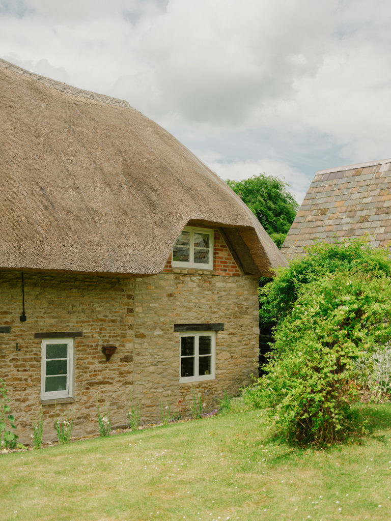 ELEYS COTTAGE, BUCKLAND - SN9 - SHOOTFACTORY - OTHER UK HOUSES
