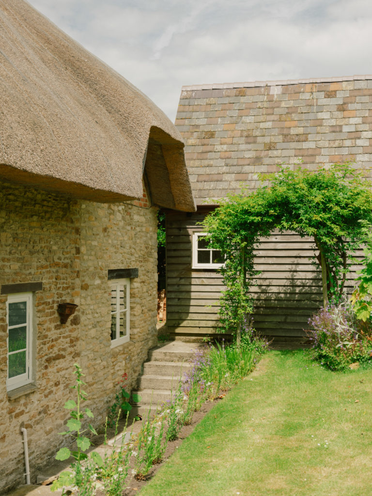 ELEYS COTTAGE, BUCKLAND - SN9 - SHOOTFACTORY - OTHER UK HOUSES