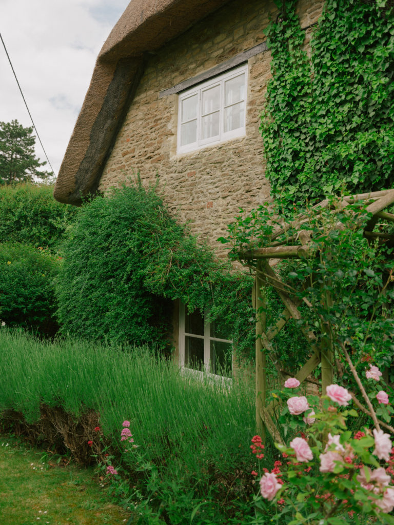 ELEYS COTTAGE, BUCKLAND - SN9 - SHOOTFACTORY - OTHER UK HOUSES