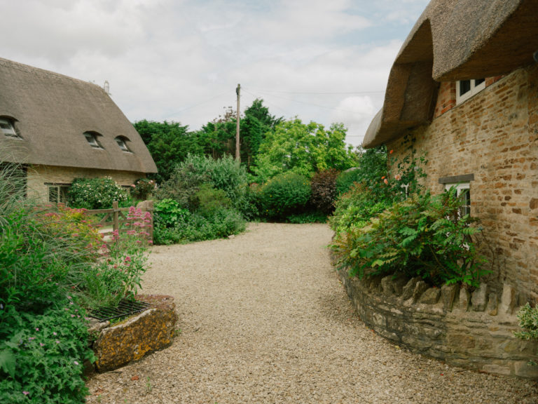 ELEYS COTTAGE, BUCKLAND - SN9 - SHOOTFACTORY - OTHER UK HOUSES