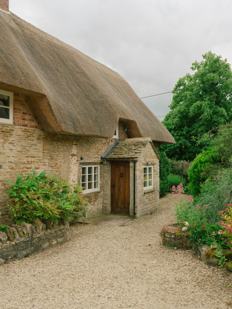 ELEYS COTTAGE, BUCKLAND - SN9 - SHOOTFACTORY - OTHER UK HOUSES