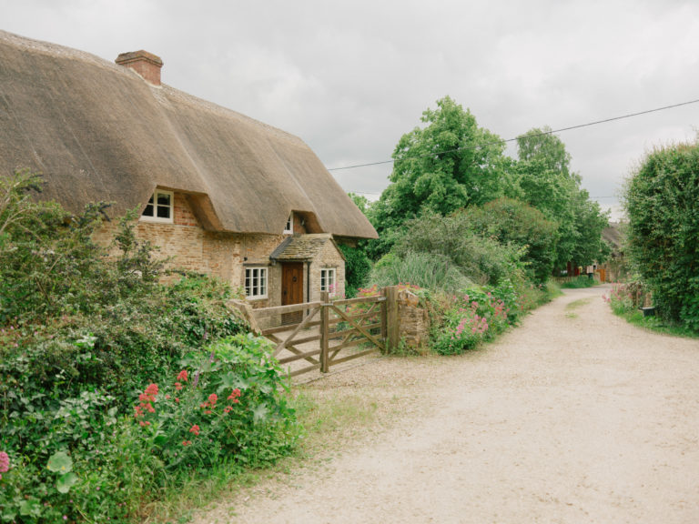 ELEYS COTTAGE, BUCKLAND - SN9 - SHOOTFACTORY - OTHER UK HOUSES