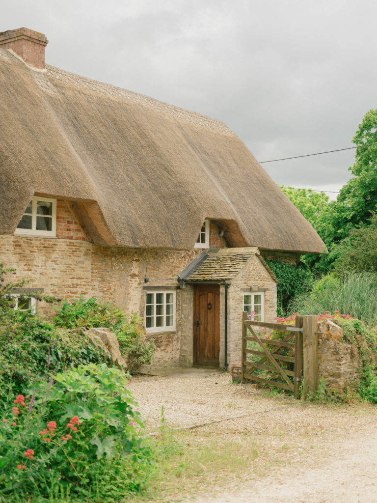 ELEYS COTTAGE, BUCKLAND - SN9 - SHOOTFACTORY - OTHER UK HOUSES