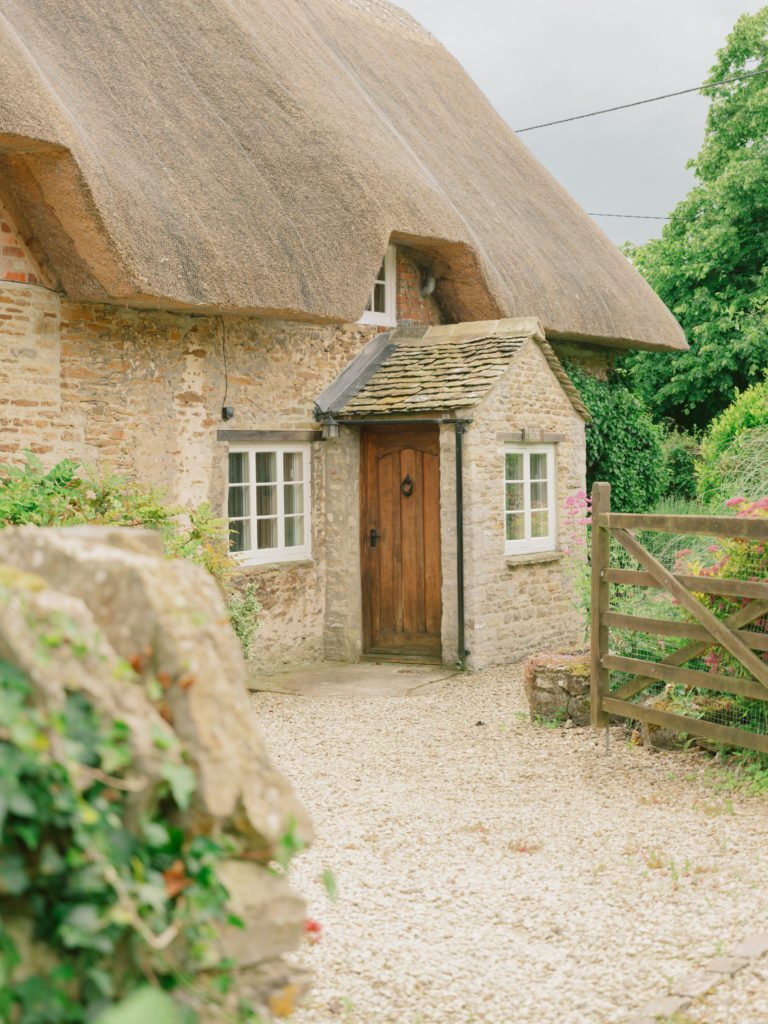 ELEYS COTTAGE, BUCKLAND - SN9 - SHOOTFACTORY - OTHER UK HOUSES