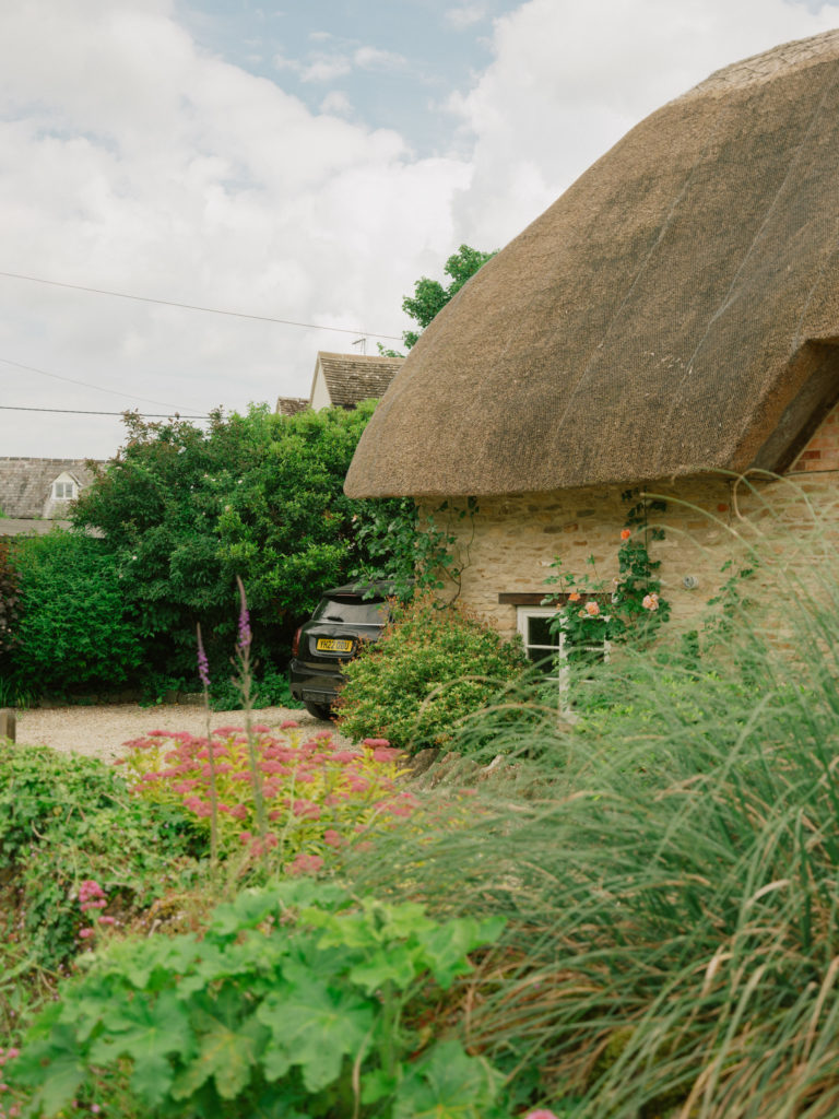 ELEYS COTTAGE, BUCKLAND - SN9 - SHOOTFACTORY - OTHER UK HOUSES