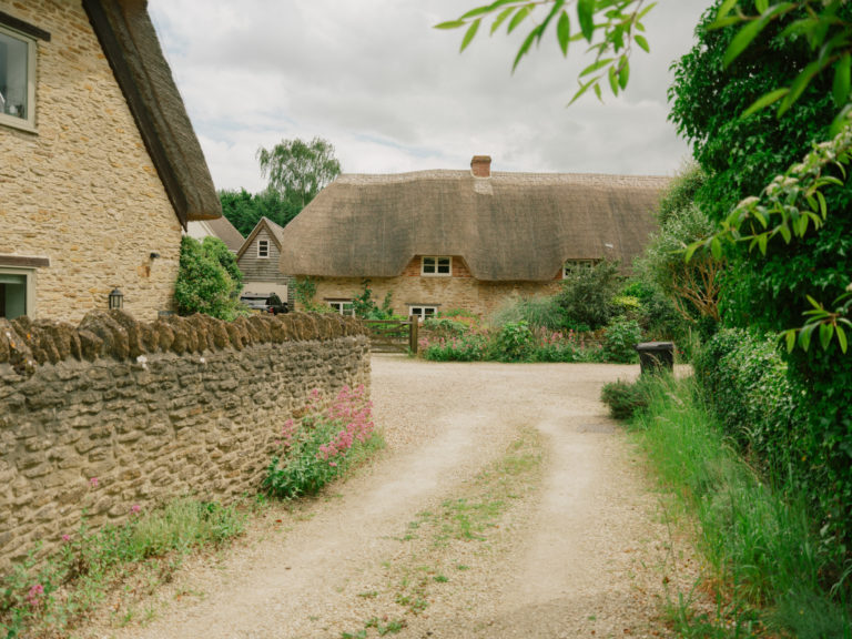 ELEYS COTTAGE, BUCKLAND - SN9 - SHOOTFACTORY - OTHER UK HOUSES