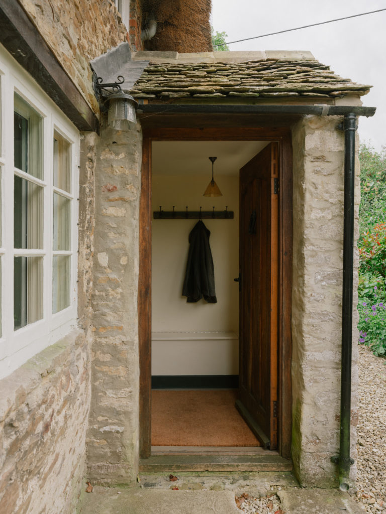 ELEYS COTTAGE, BUCKLAND - SN9 - SHOOTFACTORY - OTHER UK HOUSES