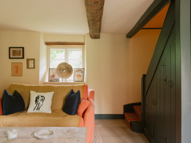 ELEYS COTTAGE, BUCKLAND - SN9 - SHOOTFACTORY - OTHER UK HOUSES