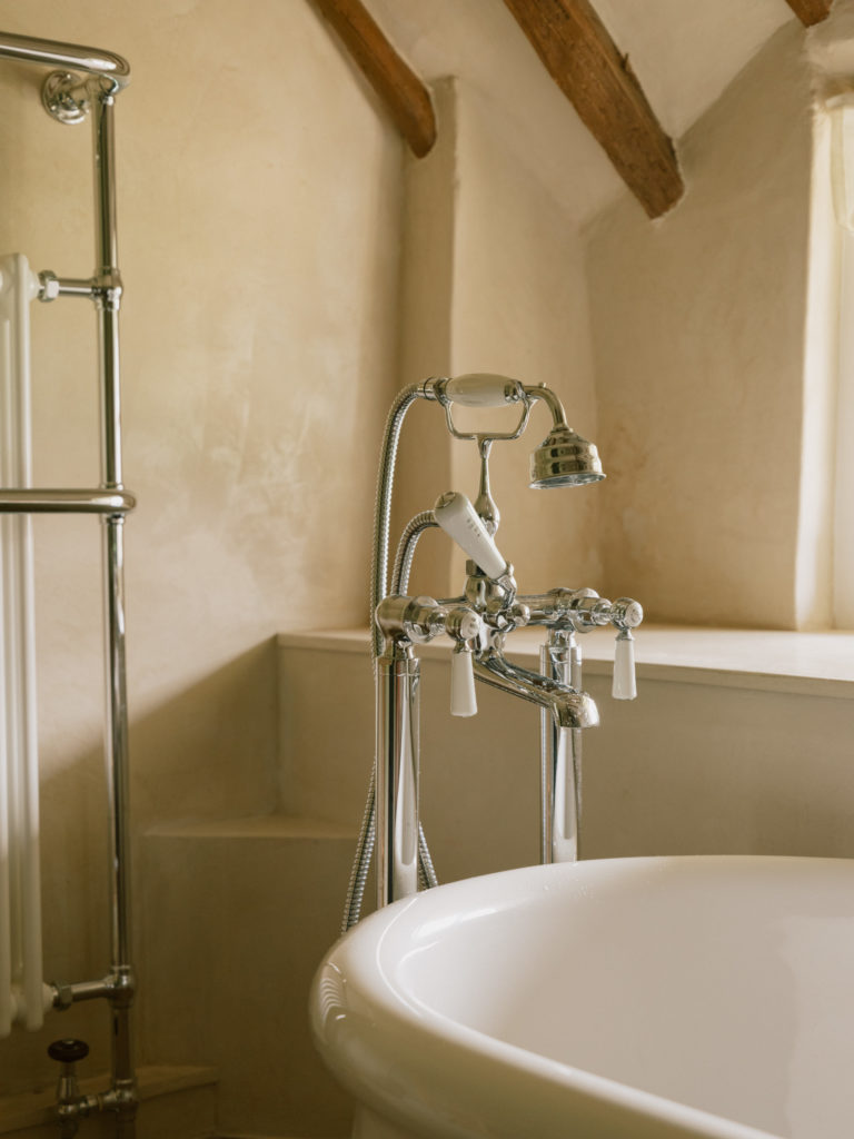 ELEYS COTTAGE, BUCKLAND - SN9 - SHOOTFACTORY - OTHER UK HOUSES