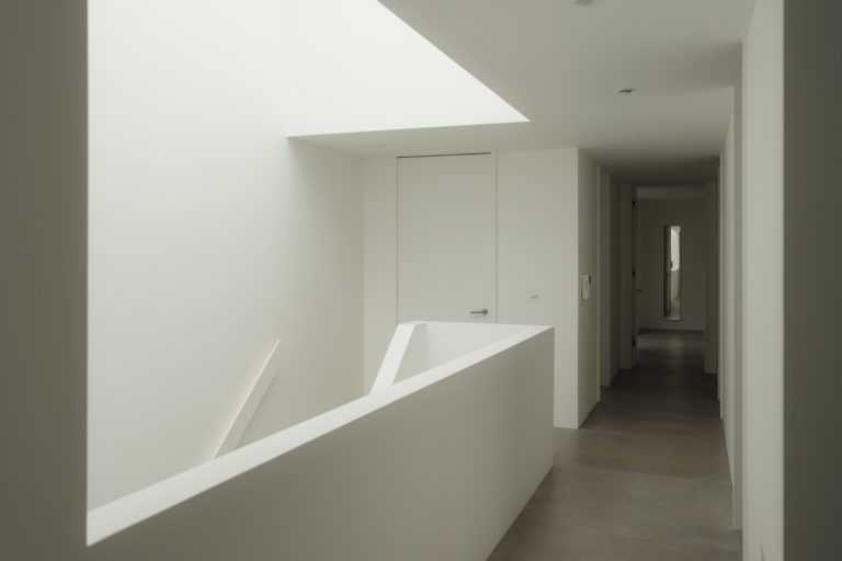GERRARDS CROSS, BUCKINGHAMSHIRE - SL9 - SHOOTFACTORY - OTHER UK HOUSES