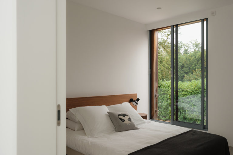 GERRARDS CROSS, BUCKINGHAMSHIRE - SL9 - SHOOTFACTORY - OTHER UK HOUSES