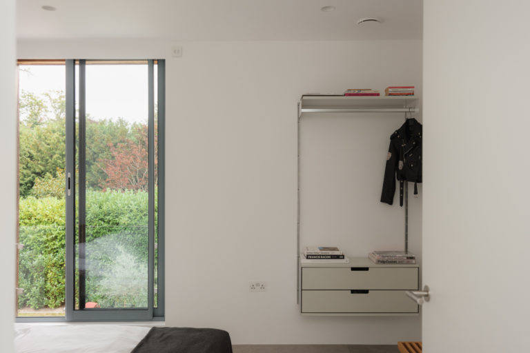 GERRARDS CROSS, BUCKINGHAMSHIRE - SL9 - SHOOTFACTORY - OTHER UK HOUSES
