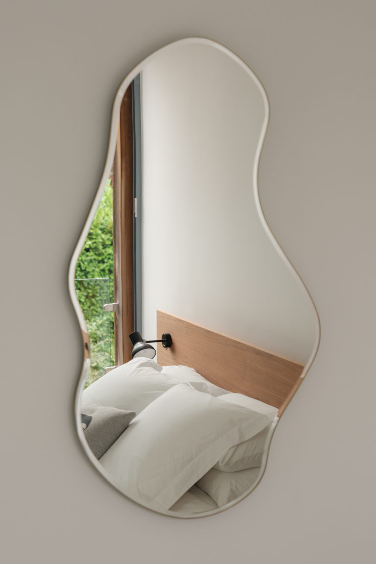 GERRARDS CROSS, BUCKINGHAMSHIRE - SL9 - SHOOTFACTORY - OTHER UK HOUSES