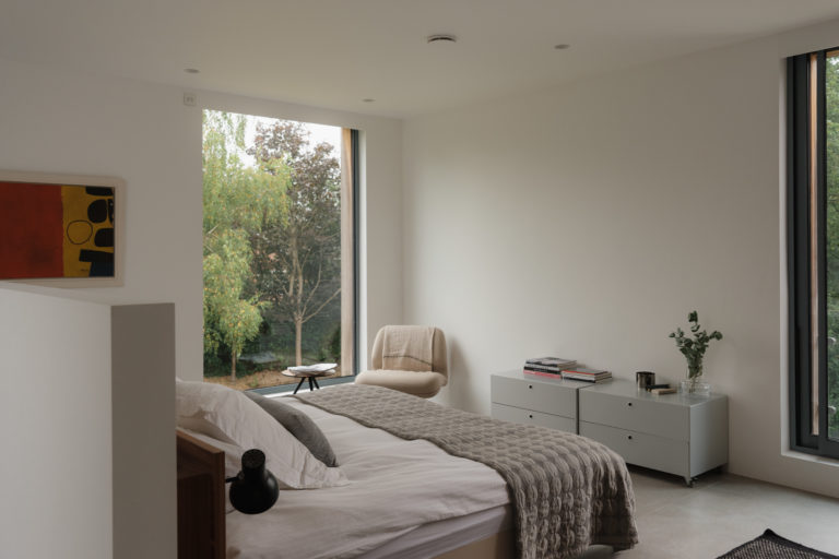 GERRARDS CROSS, BUCKINGHAMSHIRE - SL9 - SHOOTFACTORY - OTHER UK HOUSES
