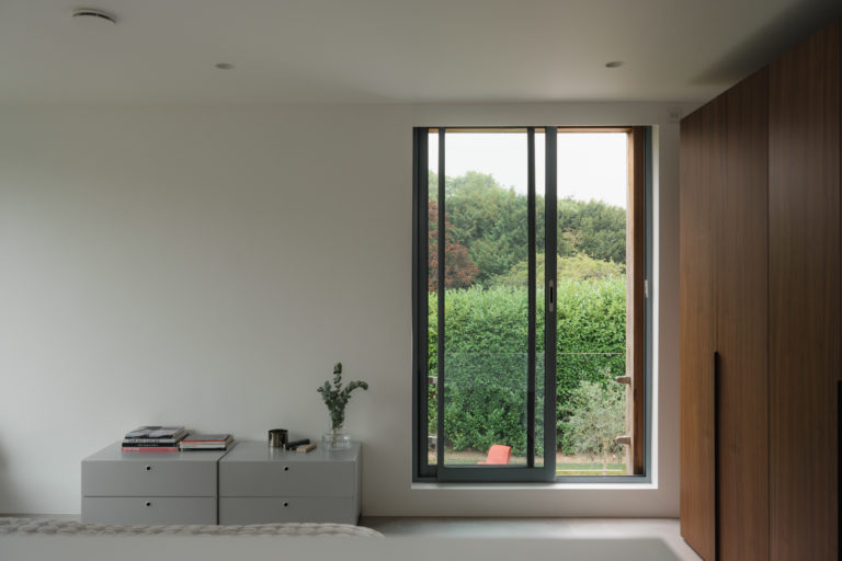 GERRARDS CROSS, BUCKINGHAMSHIRE - SL9 - SHOOTFACTORY - OTHER UK HOUSES