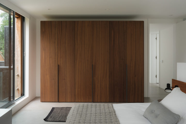 GERRARDS CROSS, BUCKINGHAMSHIRE - SL9 - SHOOTFACTORY - OTHER UK HOUSES