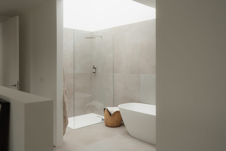 GERRARDS CROSS, BUCKINGHAMSHIRE - SL9 - SHOOTFACTORY - OTHER UK HOUSES