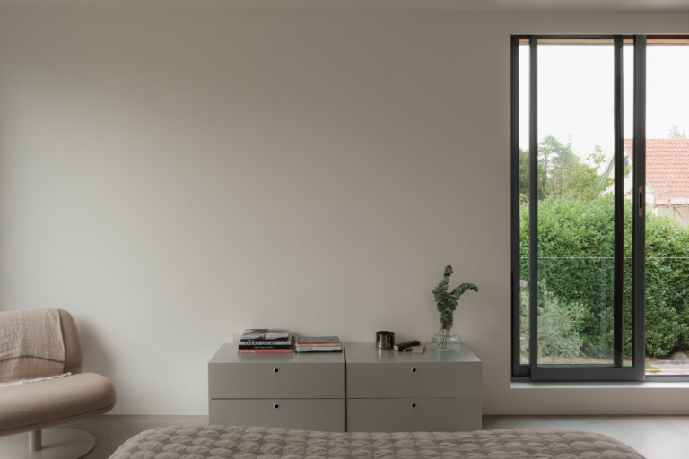 GERRARDS CROSS, BUCKINGHAMSHIRE - SL9 - SHOOTFACTORY - OTHER UK HOUSES