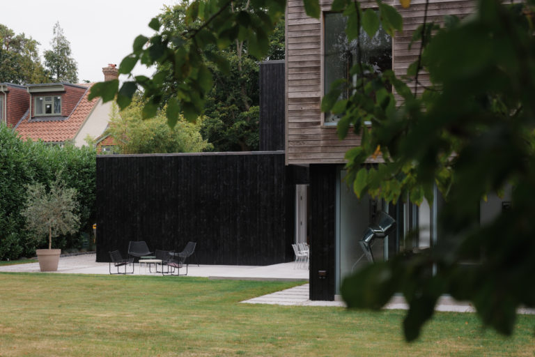 GERRARDS CROSS, BUCKINGHAMSHIRE - SL9 - SHOOTFACTORY - OTHER UK HOUSES