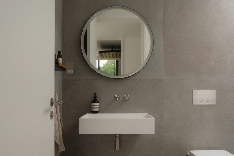 GERRARDS CROSS, BUCKINGHAMSHIRE - SL9 - SHOOTFACTORY - OTHER UK HOUSES