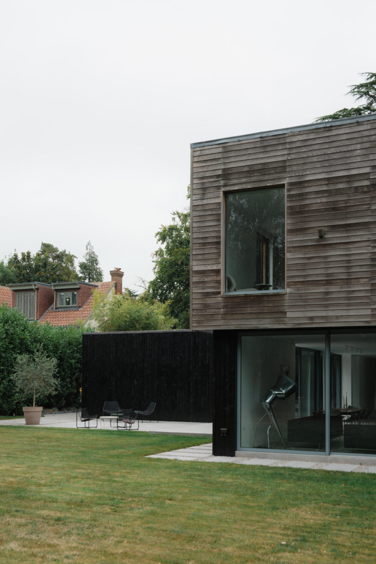 GERRARDS CROSS, BUCKINGHAMSHIRE - SL9 - SHOOTFACTORY - OTHER UK HOUSES