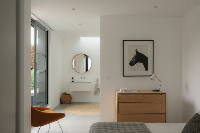 GERRARDS CROSS, BUCKINGHAMSHIRE - SL9 - SHOOTFACTORY - OTHER UK HOUSES