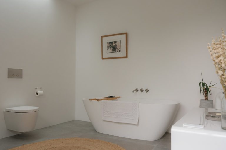 GERRARDS CROSS, BUCKINGHAMSHIRE - SL9 - SHOOTFACTORY - OTHER UK HOUSES