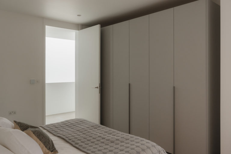 GERRARDS CROSS, BUCKINGHAMSHIRE - SL9 - SHOOTFACTORY - OTHER UK HOUSES