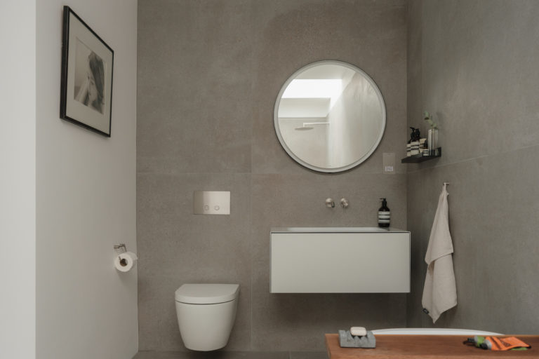 GERRARDS CROSS, BUCKINGHAMSHIRE - SL9 - SHOOTFACTORY - OTHER UK HOUSES