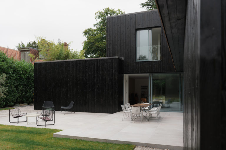 GERRARDS CROSS, BUCKINGHAMSHIRE - SL9 - SHOOTFACTORY - OTHER UK HOUSES