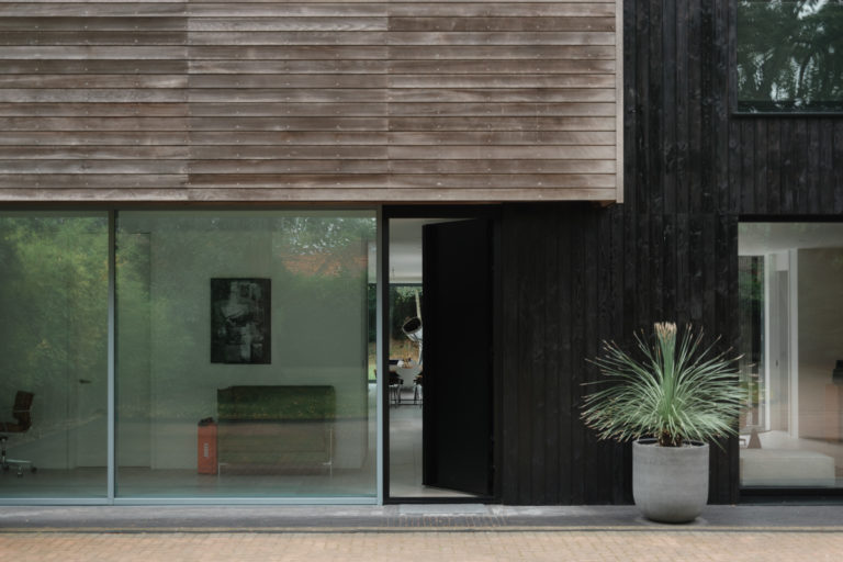 GERRARDS CROSS, BUCKINGHAMSHIRE - SL9 - SHOOTFACTORY - OTHER UK HOUSES