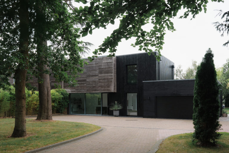 GERRARDS CROSS, BUCKINGHAMSHIRE - SL9 - SHOOTFACTORY - OTHER UK HOUSES