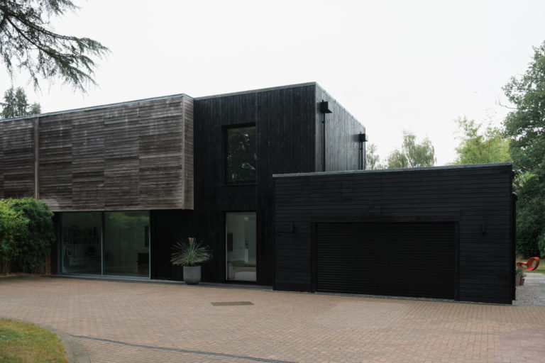 GERRARDS CROSS, BUCKINGHAMSHIRE - SL9 - SHOOTFACTORY - OTHER UK HOUSES