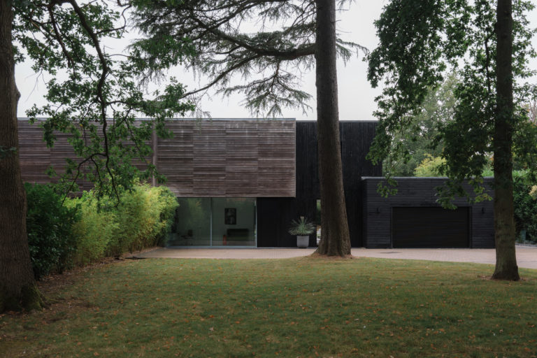 GERRARDS CROSS, BUCKINGHAMSHIRE - SL9 - SHOOTFACTORY - OTHER UK HOUSES