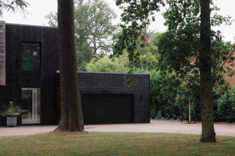 GERRARDS CROSS, BUCKINGHAMSHIRE - SL9 - SHOOTFACTORY - OTHER UK HOUSES