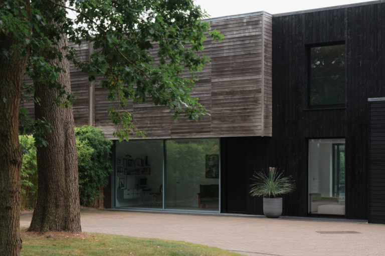 GERRARDS CROSS, BUCKINGHAMSHIRE - SL9 - SHOOTFACTORY - OTHER UK HOUSES